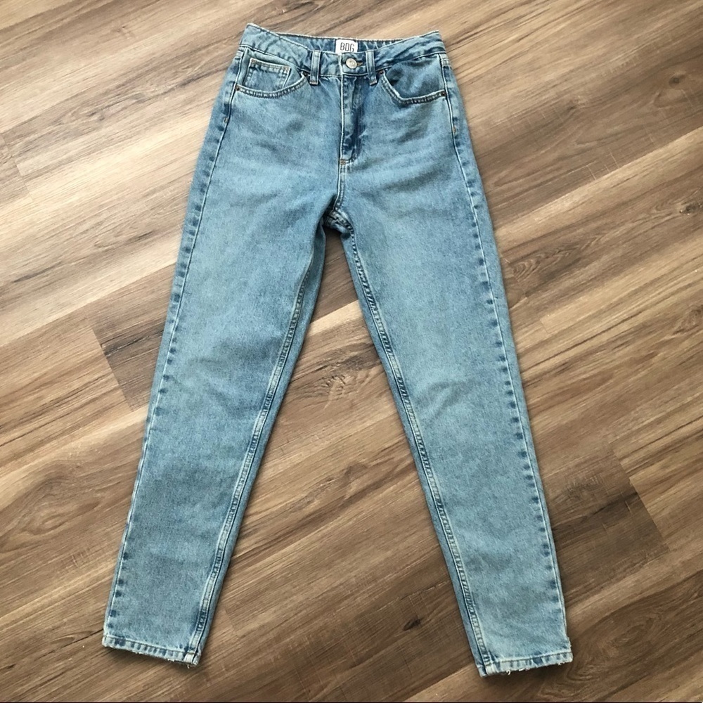 BDG light wash Mom jeans size 26w 32L 100% cotton non